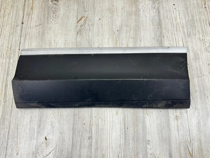 Молдинг двери VW Tiguan 2 2016- AD1