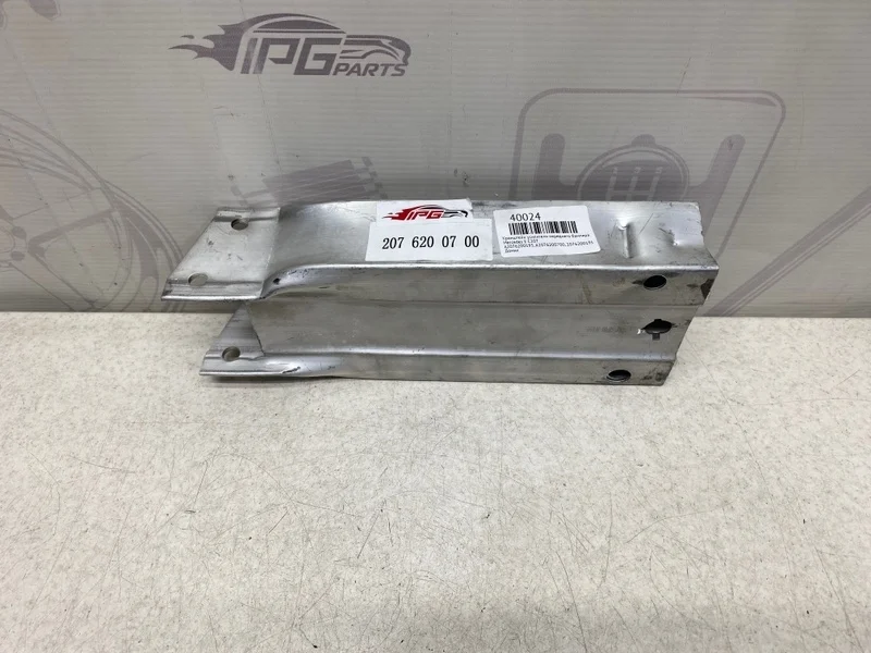 Кронштейн усилителя переднего бампера левый Mercedes-benz C207