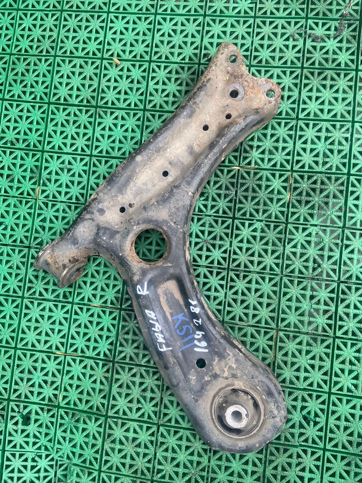 Рычаг передней подвески SKODA FABIA 2 2007- правый б/у FABIA 2(2007-2015)