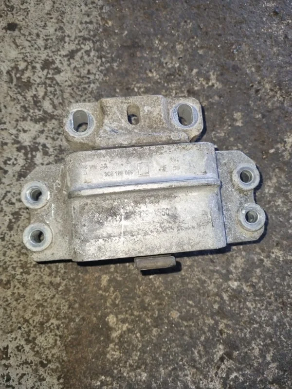 Опора двс Volkswagen Passat B6