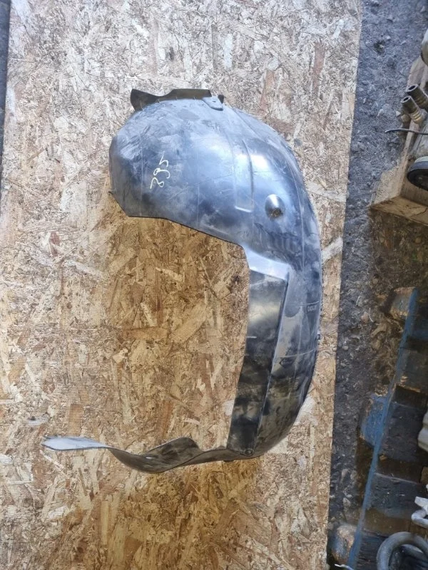 Подкрылок Audi A3 2009 8PA