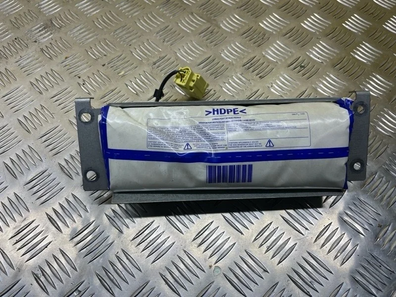 Подушка безопасности пассажира Nissan Navara (D40) 2004-2015 2007 98515EB300 ПИКАП 2.5 D YD25DDTI