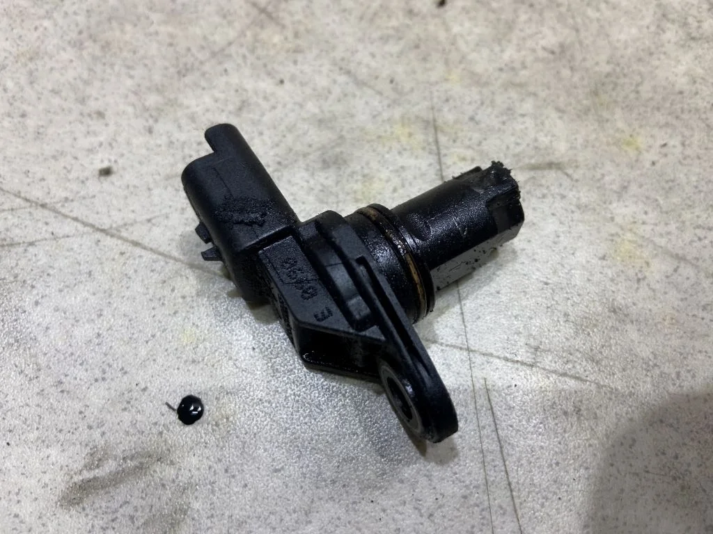 Датчик положения распредвала Nissan Renault  V9X