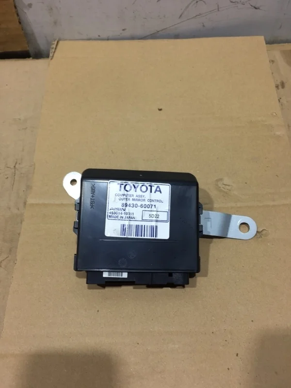 Блок управления зеркалами TOYOTA Land Cruiser 2015 8943060071 URJ200 1VD-FTV 4.5