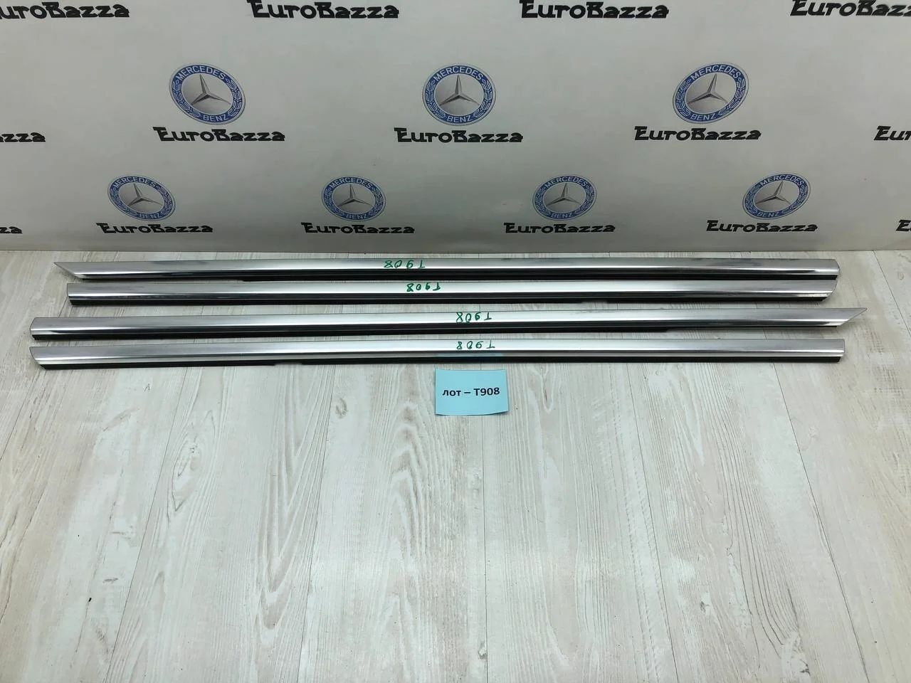Молдинг бокового стекла Mercedes W218