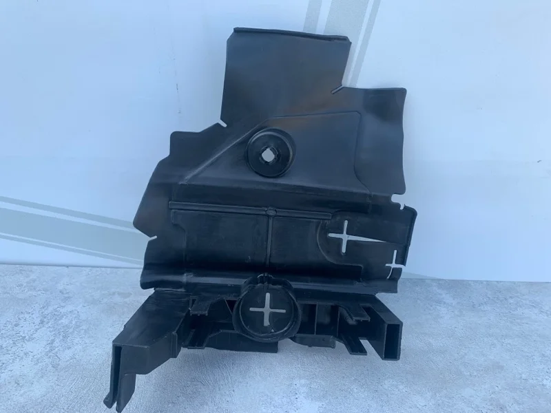 Дефлектор радиатора правый нижний Mercedes-benz W222