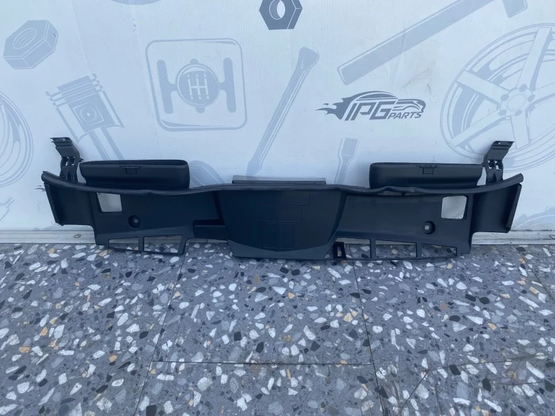 Воздуховод на передней панели Mercedes-benz W212