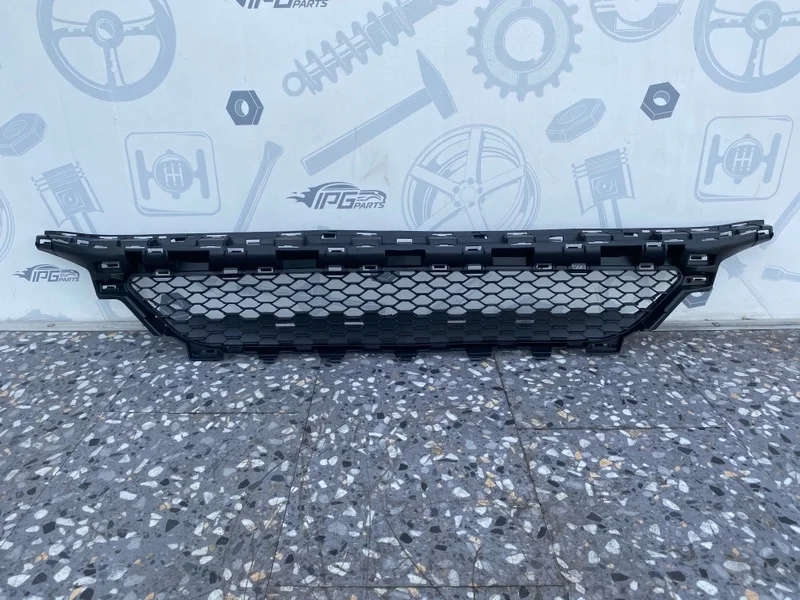 Решетка переднего бампера центральная Mercedes-benz W205