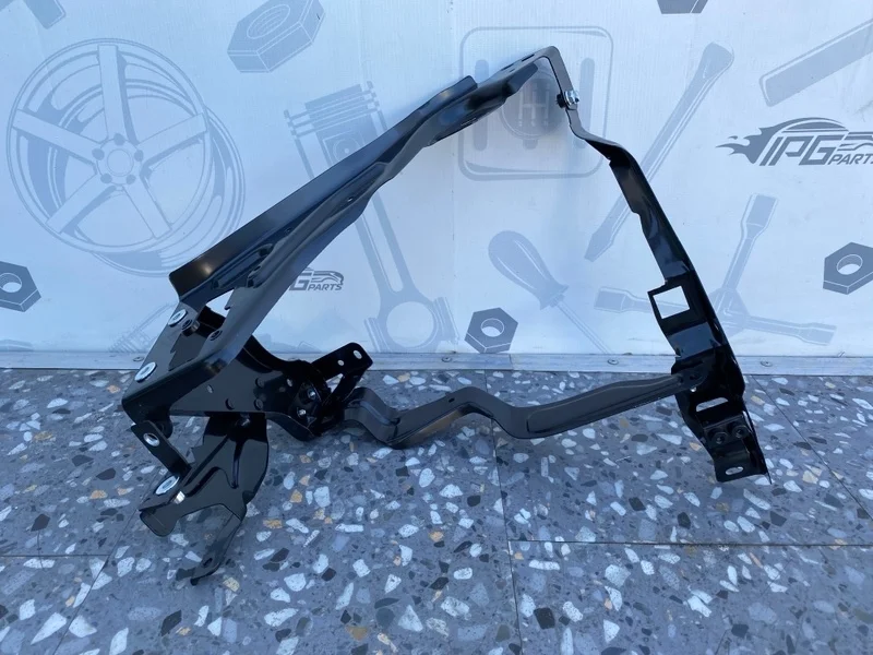 Рамка фары левая Mercedes-benz W204