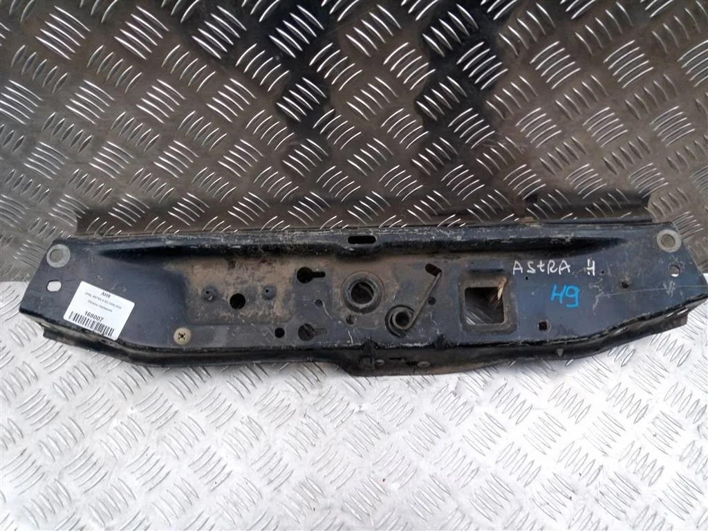 Панель передняя (Телевизор) Opel ASTRA H (2004—20