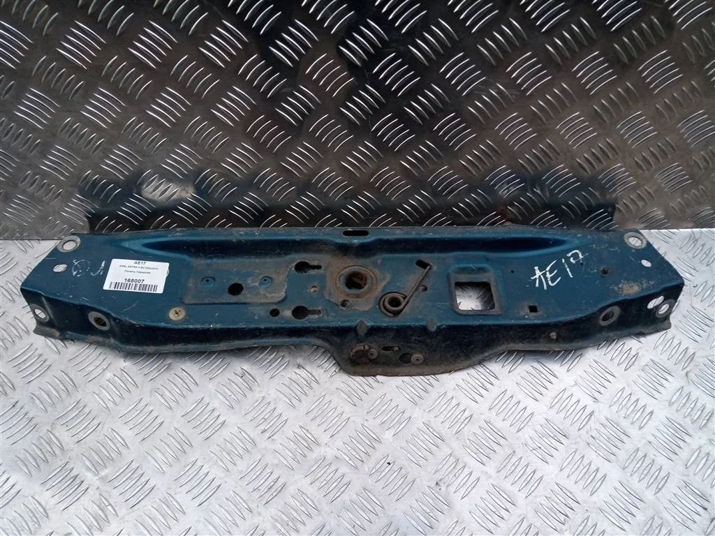 Панель передняя (Телевизор) Opel ASTRA H (2004—20