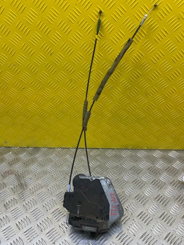 Замок двери задней левой Toyota Land Cruiser 200 (2008-2021) 2008 6906060110 ВНЕДОРОЖНИК 4.5 D 1VDFTV