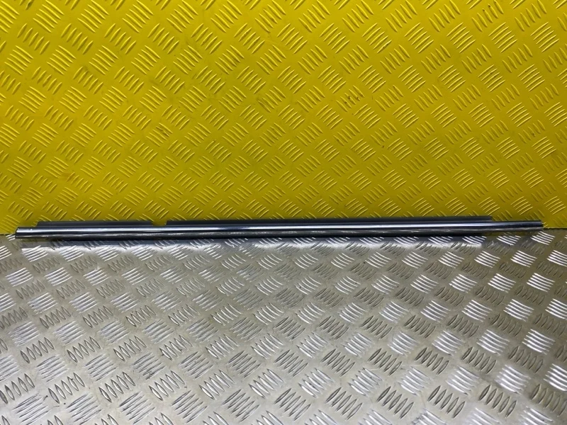 Молдинг стекла заднего Lexus Lx 570 (2007-2022) 2010 7573060070 5.7 I 3URFE