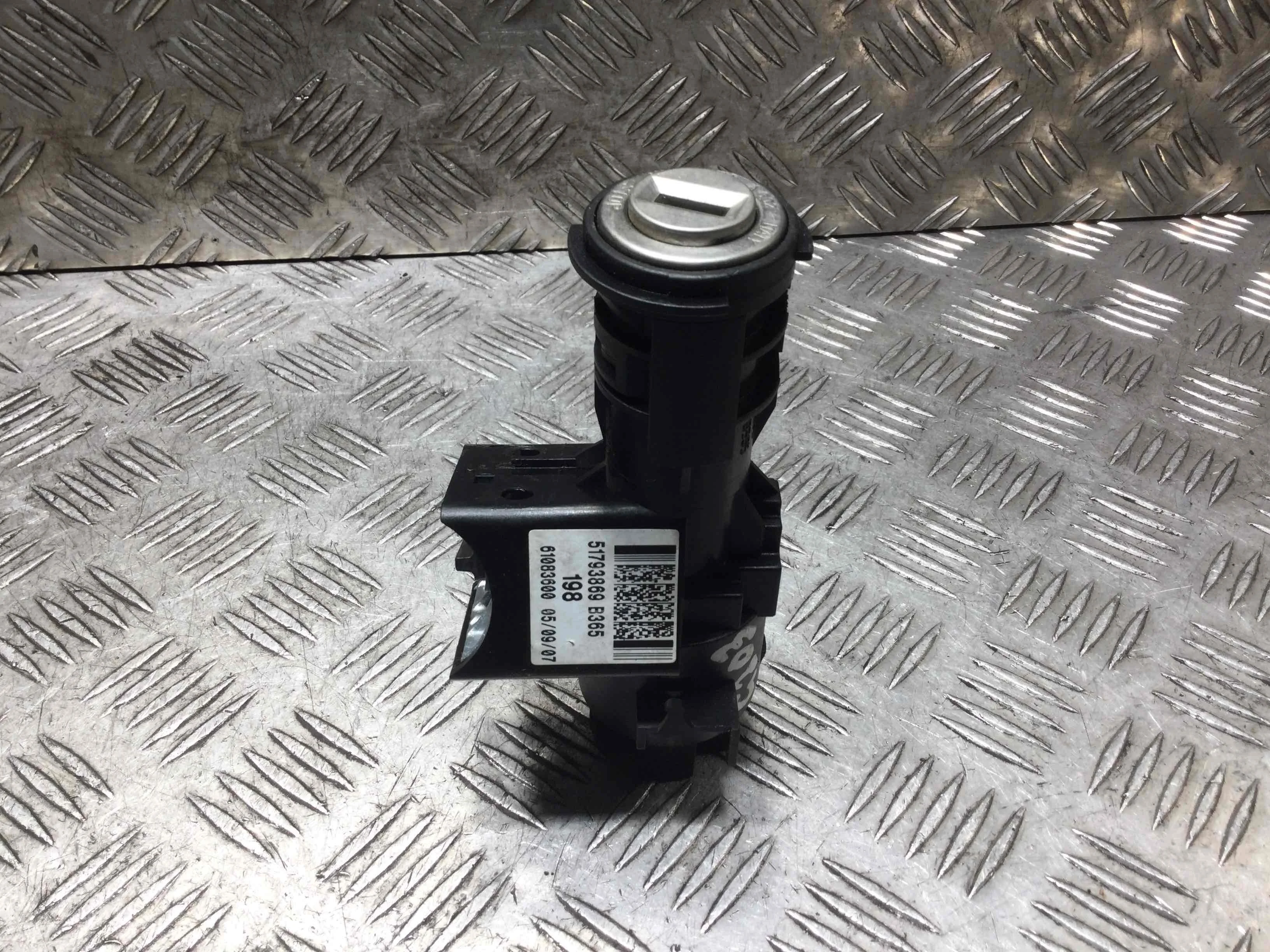 Замок зажигания Audi A6 C5/4B (1997-2004) дизель 1.9 TD Механика Седан