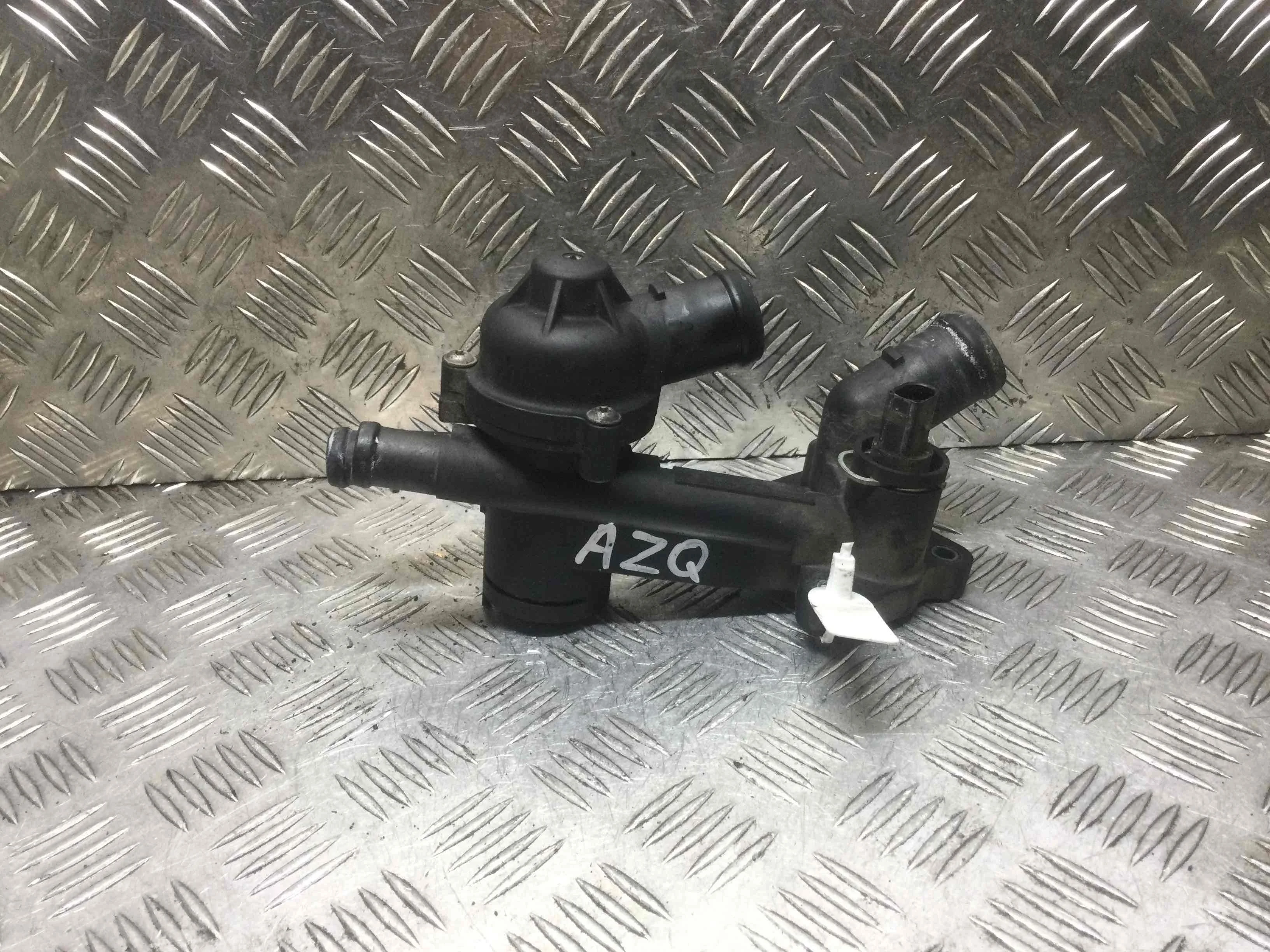 Корпус термостата Volkswagen Polo 4 поколение (2001-2005) бензин 1.2 i Механика Х/б