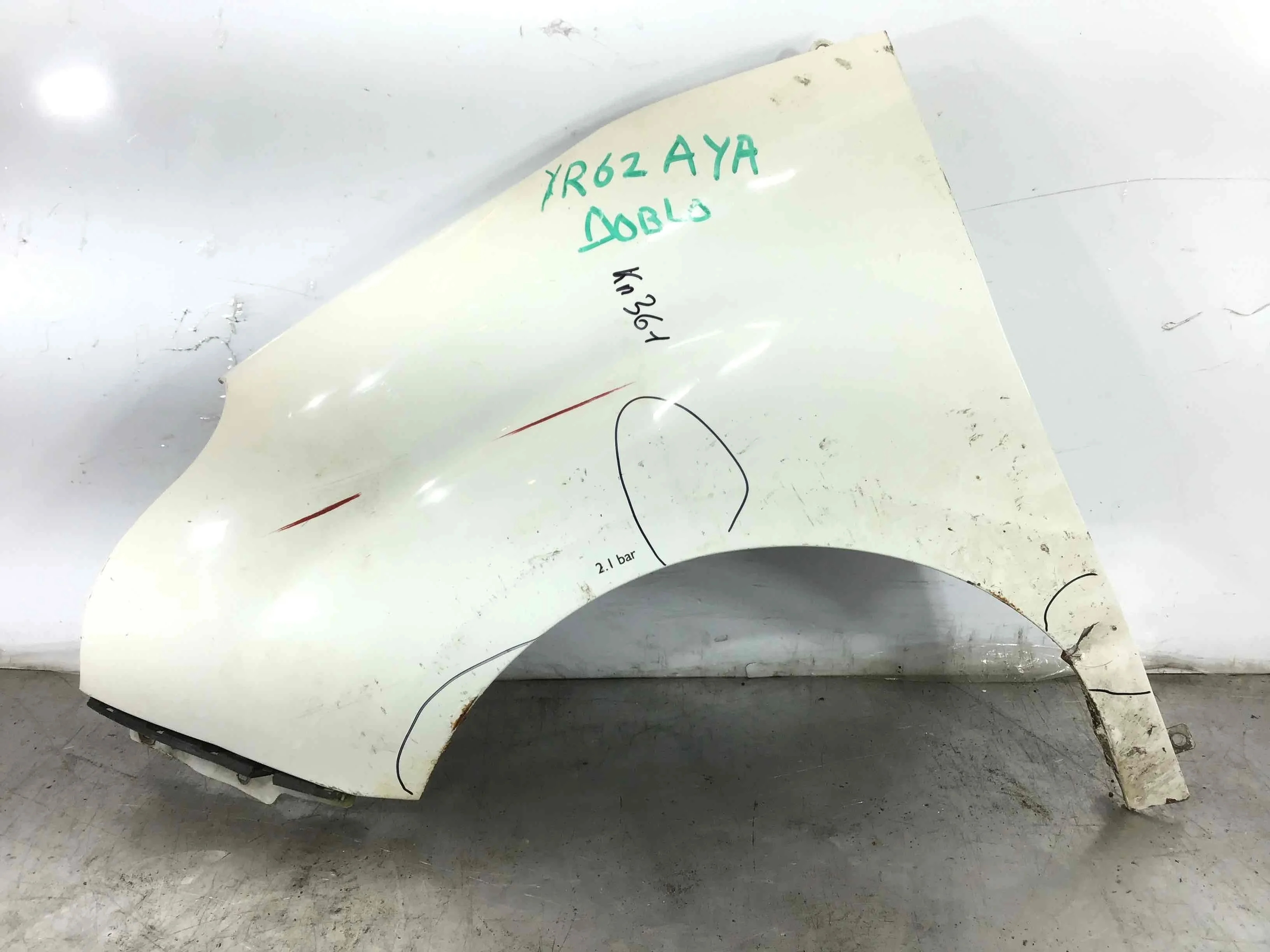 Крыло переднее левое Fiat Doblo 1 поколение [рестайлинг] (2005-2015) дизель 1.3 JTD Механика Х/б