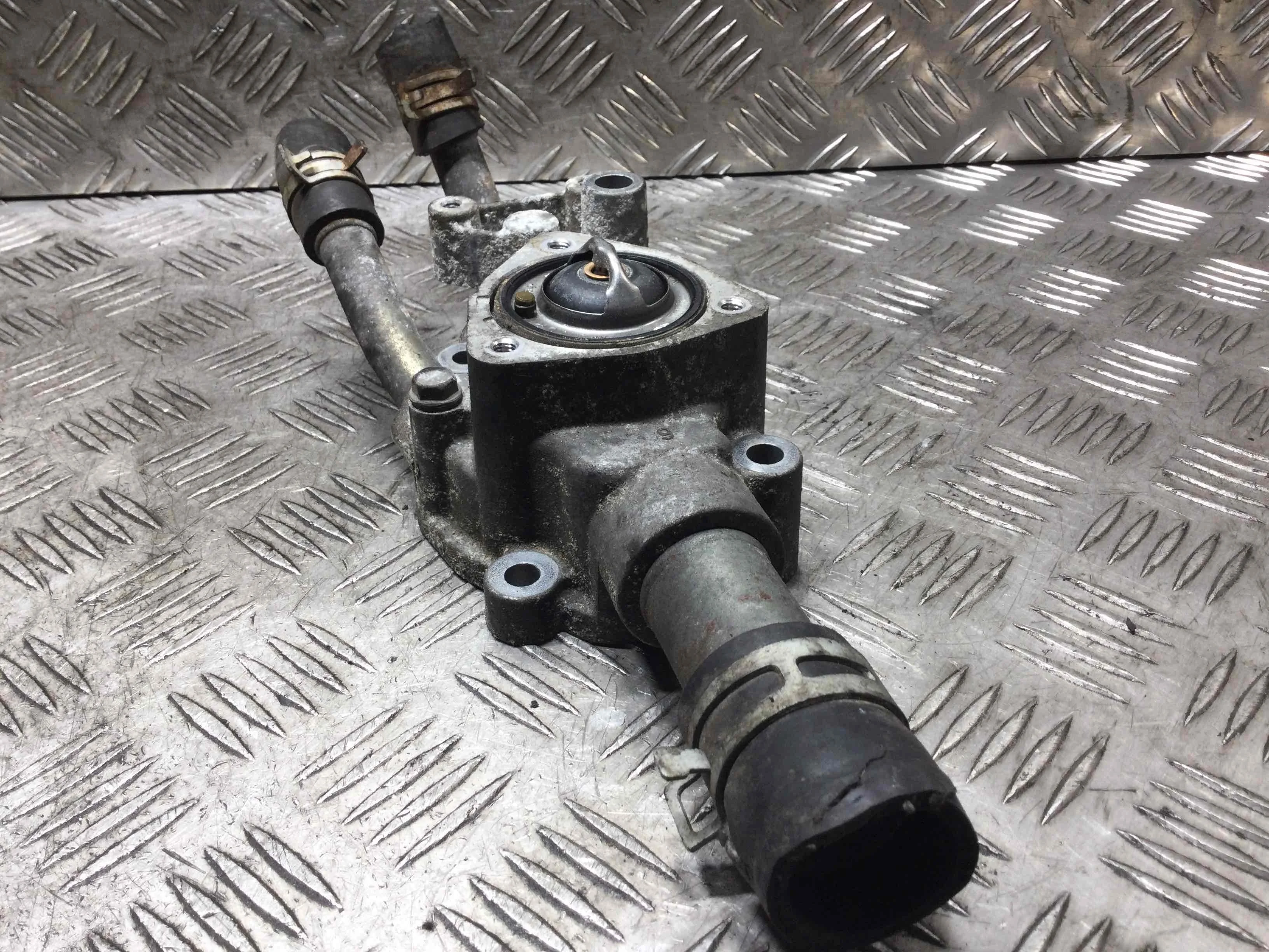 Корпус термостата Nissan Primera Primera III (P12) 2001 - 2008 бензин 1.8 i Механика Х/б