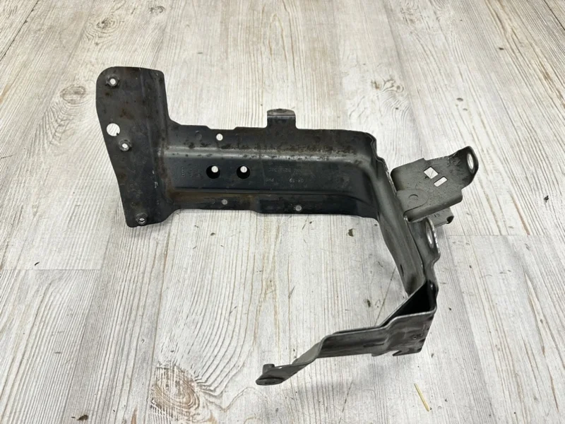 Кронштейн крепления крыла Audi Q7 S-line 2019 4M