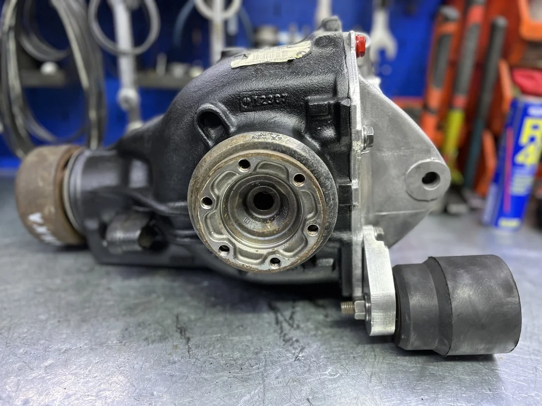 задний редуктор bmw x3 e83 (ЦЕНА ДЕЙСТВИТЕЛЬНА В ОБМЕН НА ВАШ НЕИСПРАВНЫЙ РЕМОНТОПРИГОДНЫЙ АГРЕГАТ ГАРАНИЯ 12 МЕСЯЦЕВ)