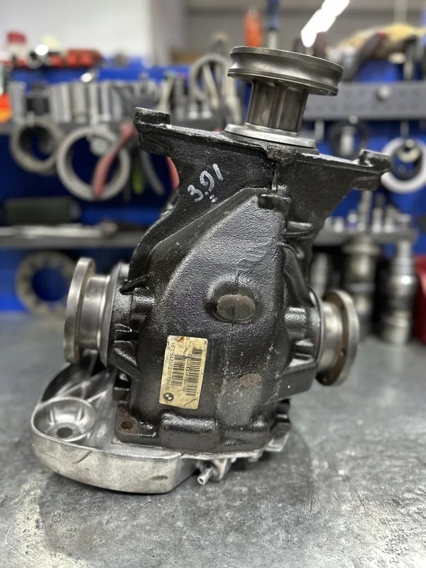 Задний редуктор BMW X5 E53  передаточное число 3.91 (ЦЕНА ДЕЙСТВИТЕЛЬНА В ОБМЕН НА ВАШ НЕИСПРАВНЫЙ РЕМОНТОПРИГОДНЫЙ АГРЕГАТ ГАРАНИЯ 12 МЕСЯЦЕВ)