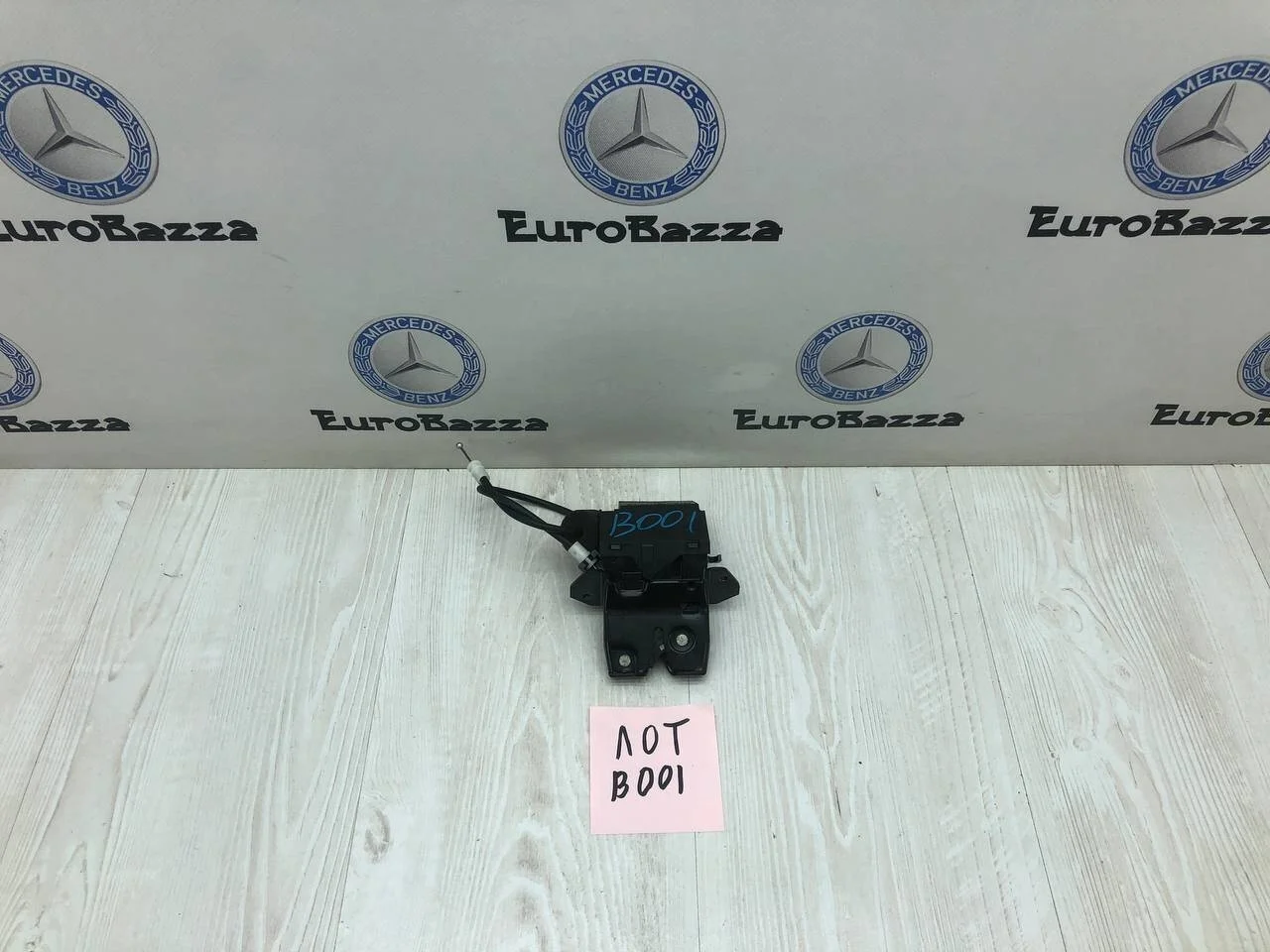 Замок крышки багажника Mercedes W219