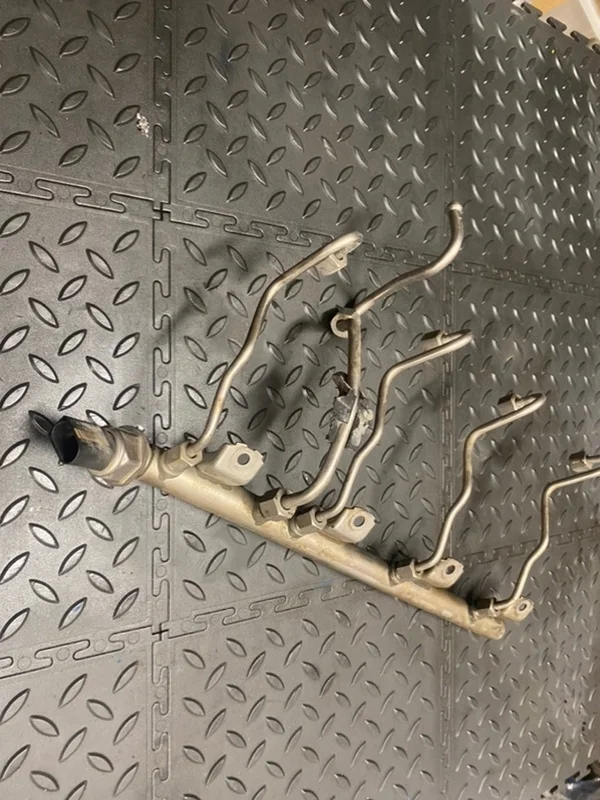 Топливная рампа Bmw 13537547599 F01 N63B44A