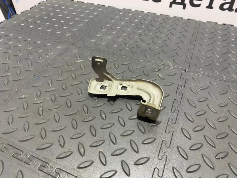 Кронштейн крыла BMW F30