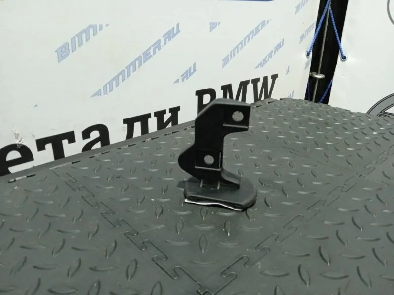 Крепление бампера BMW 5 51118159361 Е39, переднее левое