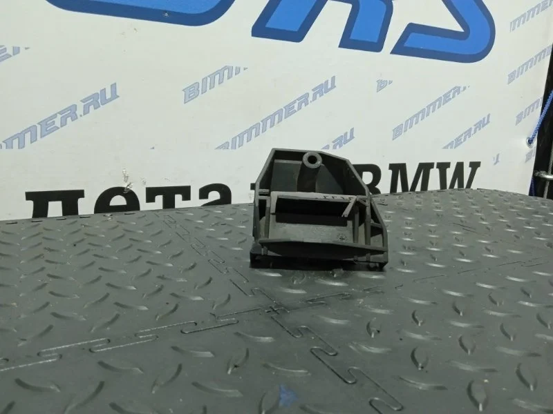 Кронштейн радиатора BMW 5 17111737707 E39, правый