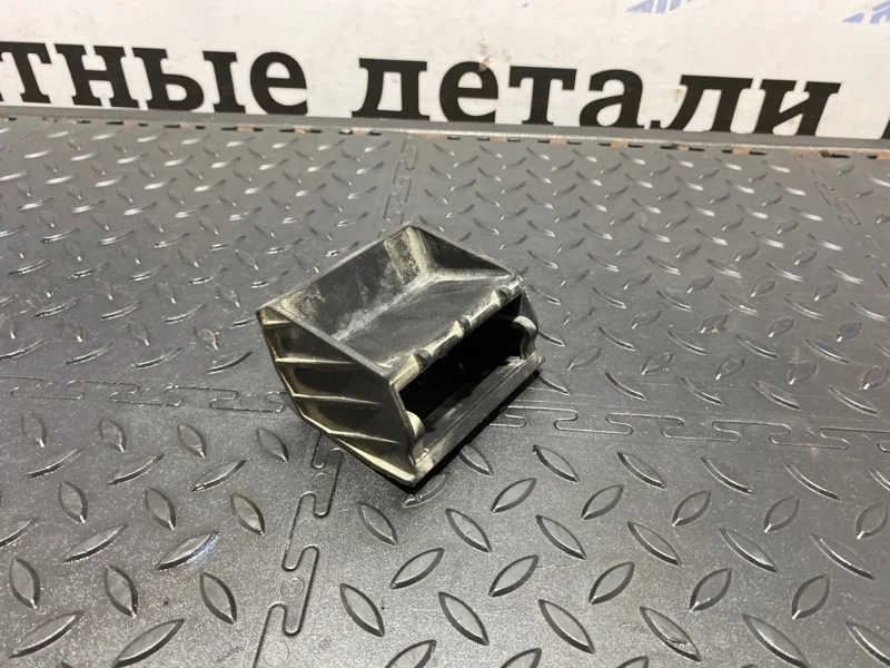 Кронштейн радиатора Bmw 17117533537 E70