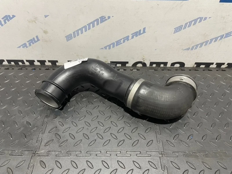 Патрубок наддувочного воздуха BMW 13717590304 N54