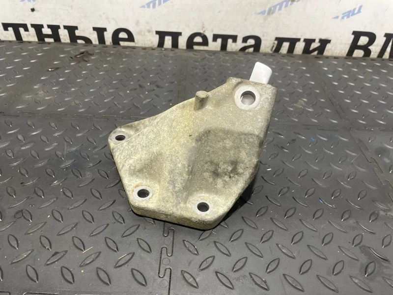 Кронштейн двигателя Bmw 7 22116777622 F04 N63B44A, правый