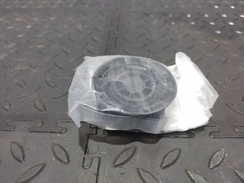 Резьбовая пробка расширительного бачка 17135A1BD89