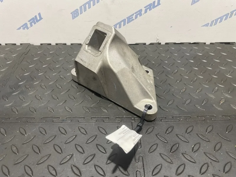 Кронштейн двигателя BMW 7 22116775904 F01 N63B44A, правый