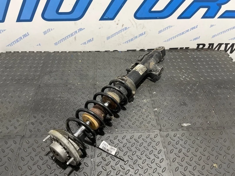 Стойка подвески Bmw 550Ix 37126796860 F10 N63B44A, задняя правая
