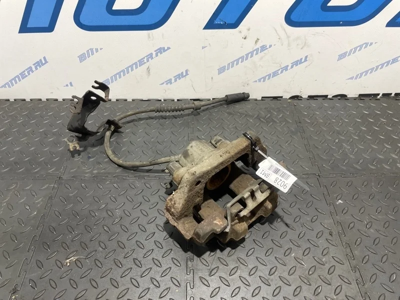 Суппорт тормозной BMW 328iX 34116850970 F30 N20B20A, передний правый