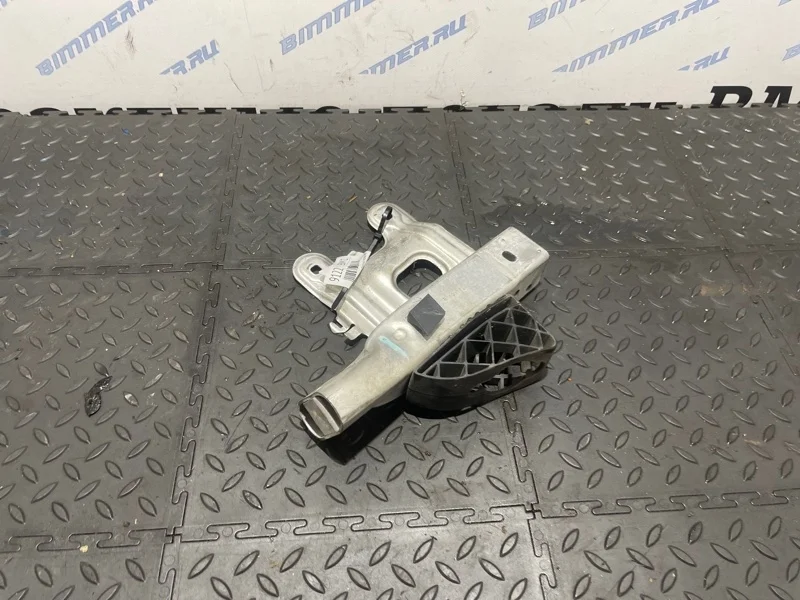 Кронштейн усилителя бампера BMW 328iX 51117266193 F30 N20B20A, передний левый