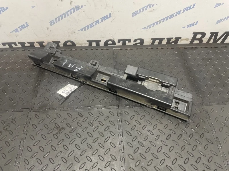 Кронштейн крепления порога BMW 328iX 51777256918 F30 N20B20A, правый
