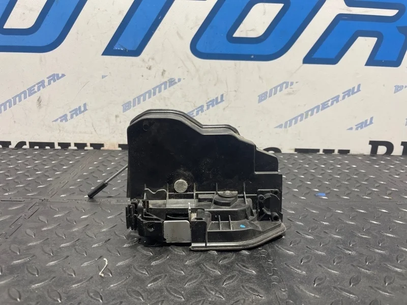 Замок двери BMW 328iX 51227202147 F30 N20B20A, задний левый