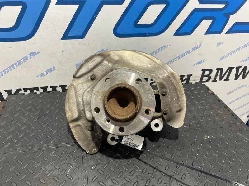 Кулак поворотный BMW F30