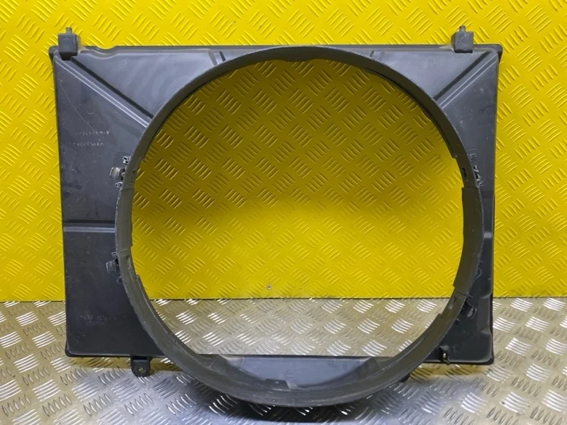 Диффузор вентилятора Mitsubishi Pajero Iv (2006-2019) 2007 MR993041 ВНЕДОРОЖНИК 3.8 I