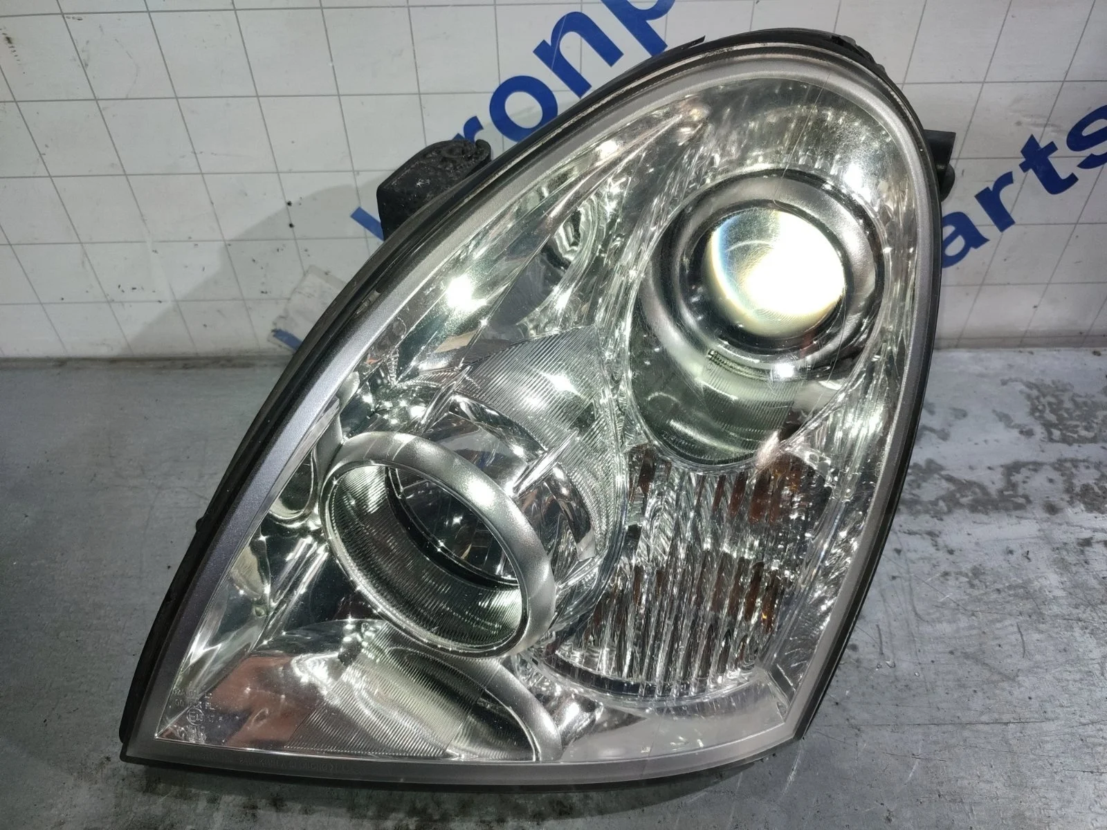 Фара SsangYong Rexton 2008 Y250