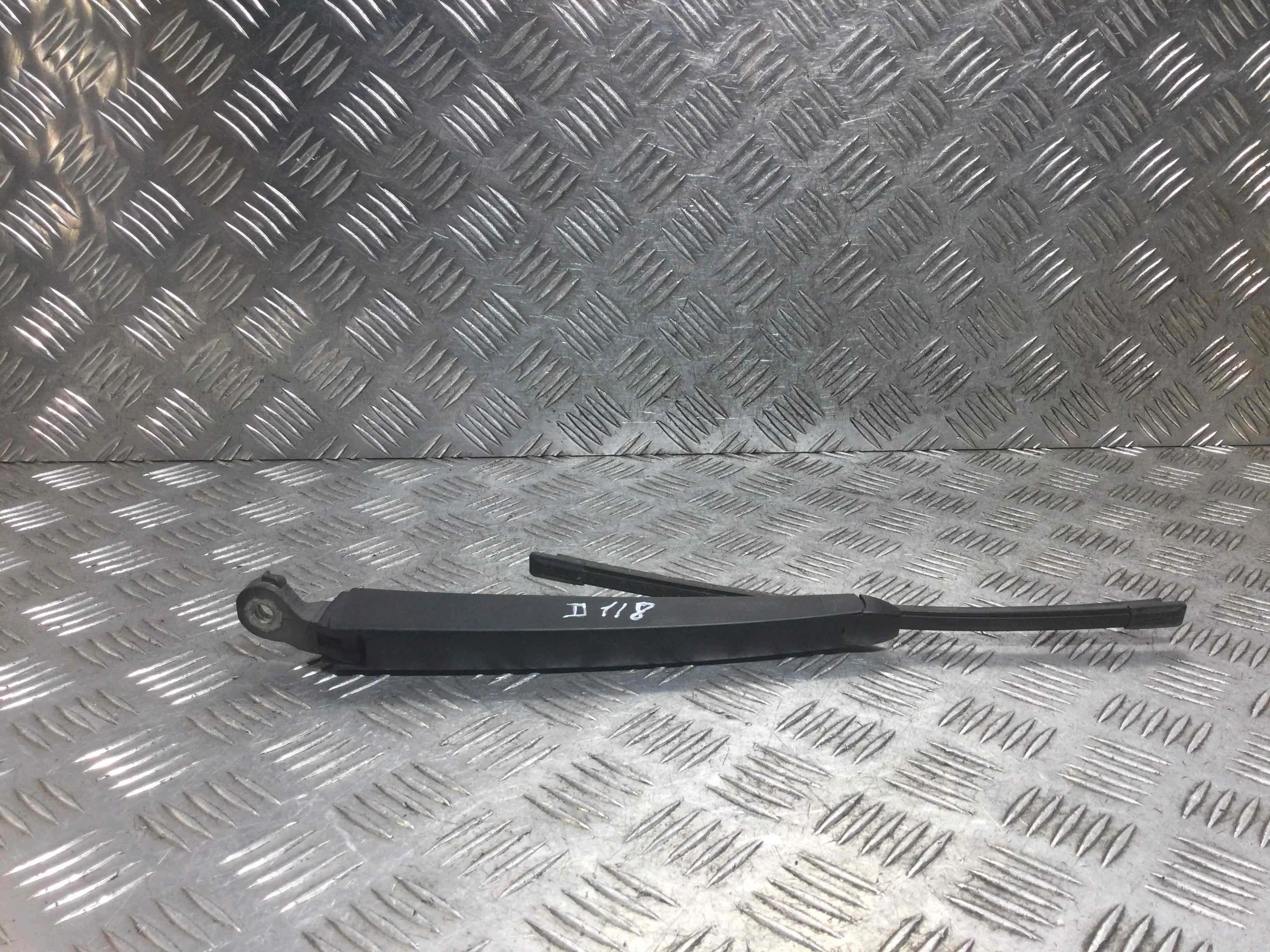 Щеткодержатель задний Volkswagen Passat B6 (2005-2010) дизель 1.6 TDI Механика Универсал