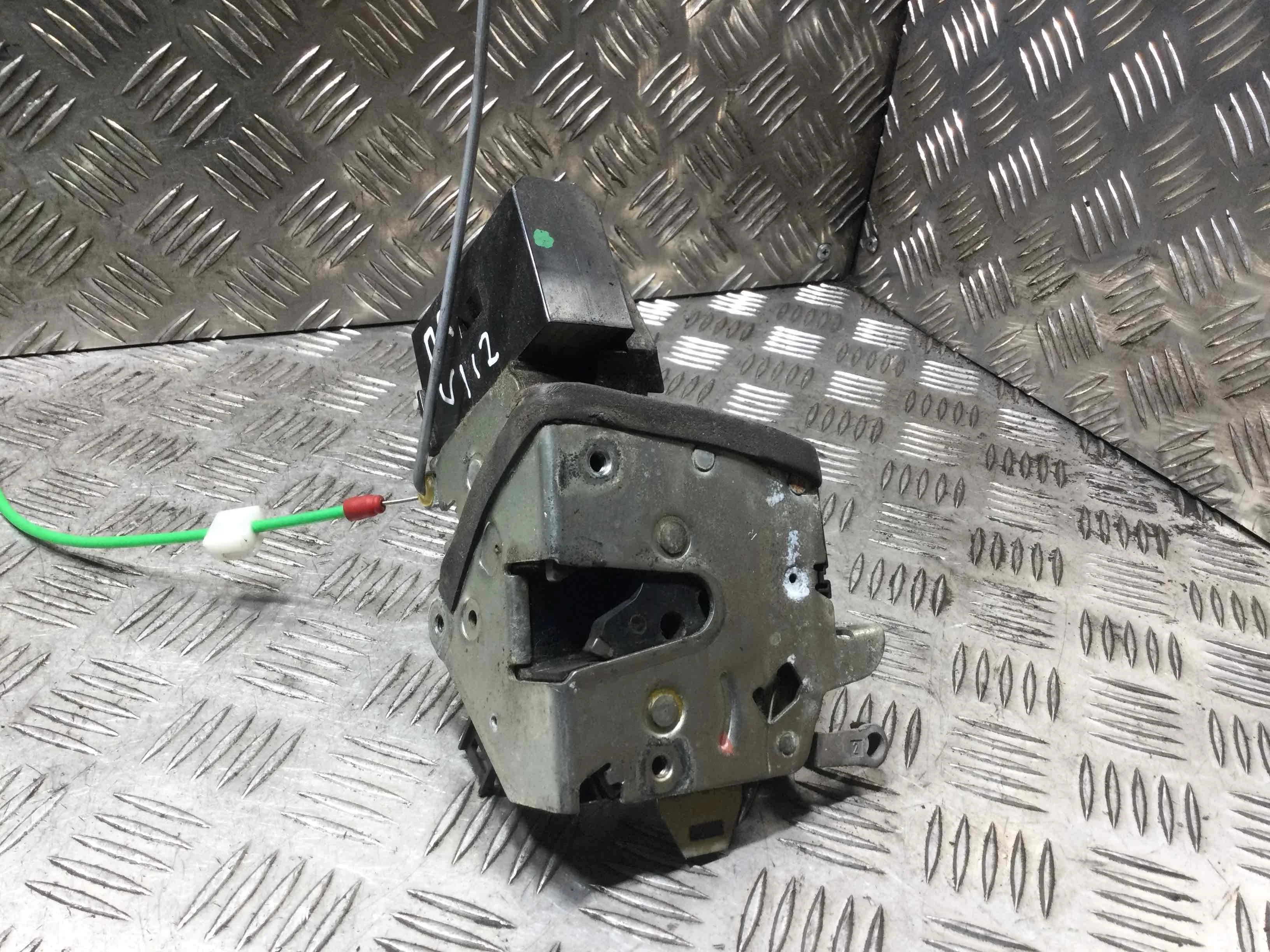 Замок двери передней правой BMW 5-Series E39 (1995-2000) бензин 2.5 i Механика Универсал