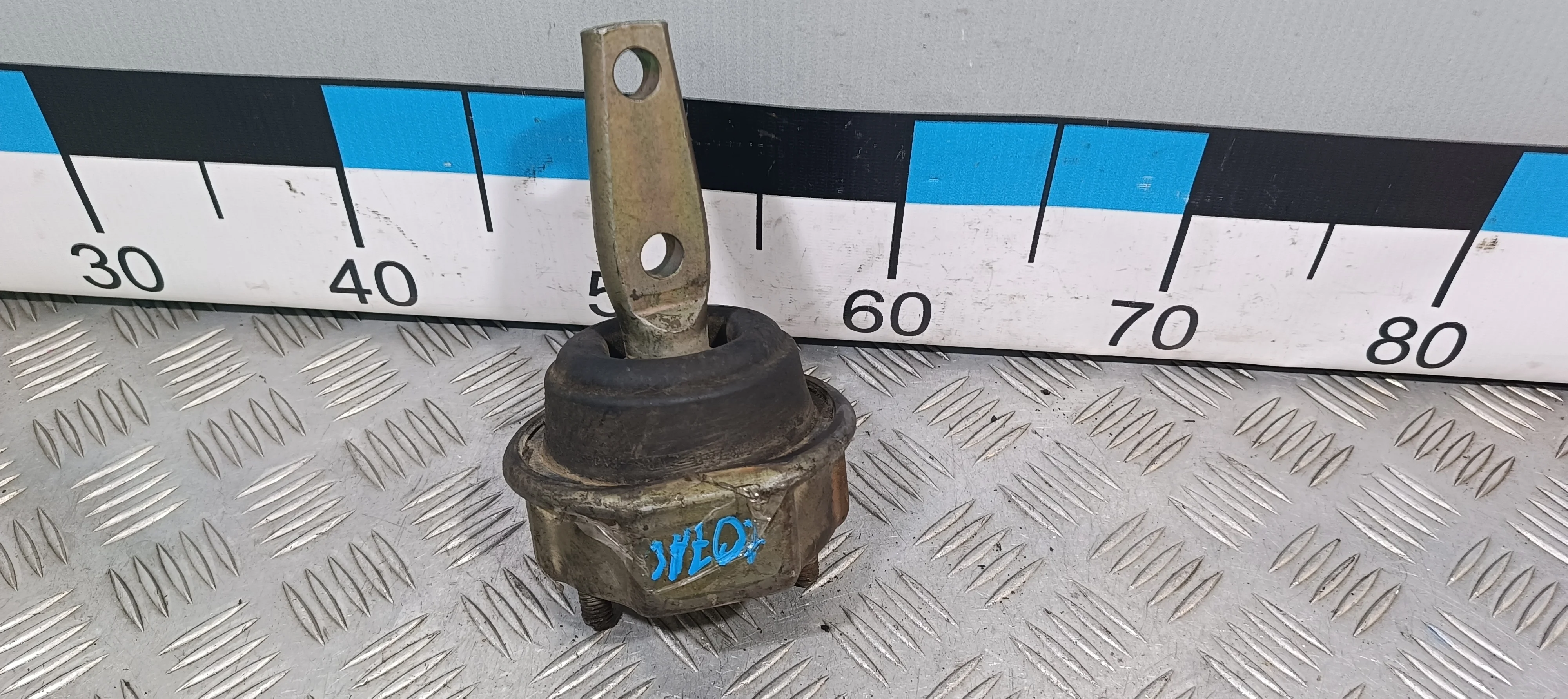 [ЧАСТЬ Б/У] Опора КПП VW Transporter T4 - только подушка,без кронштейна [Код: 00414780 ]