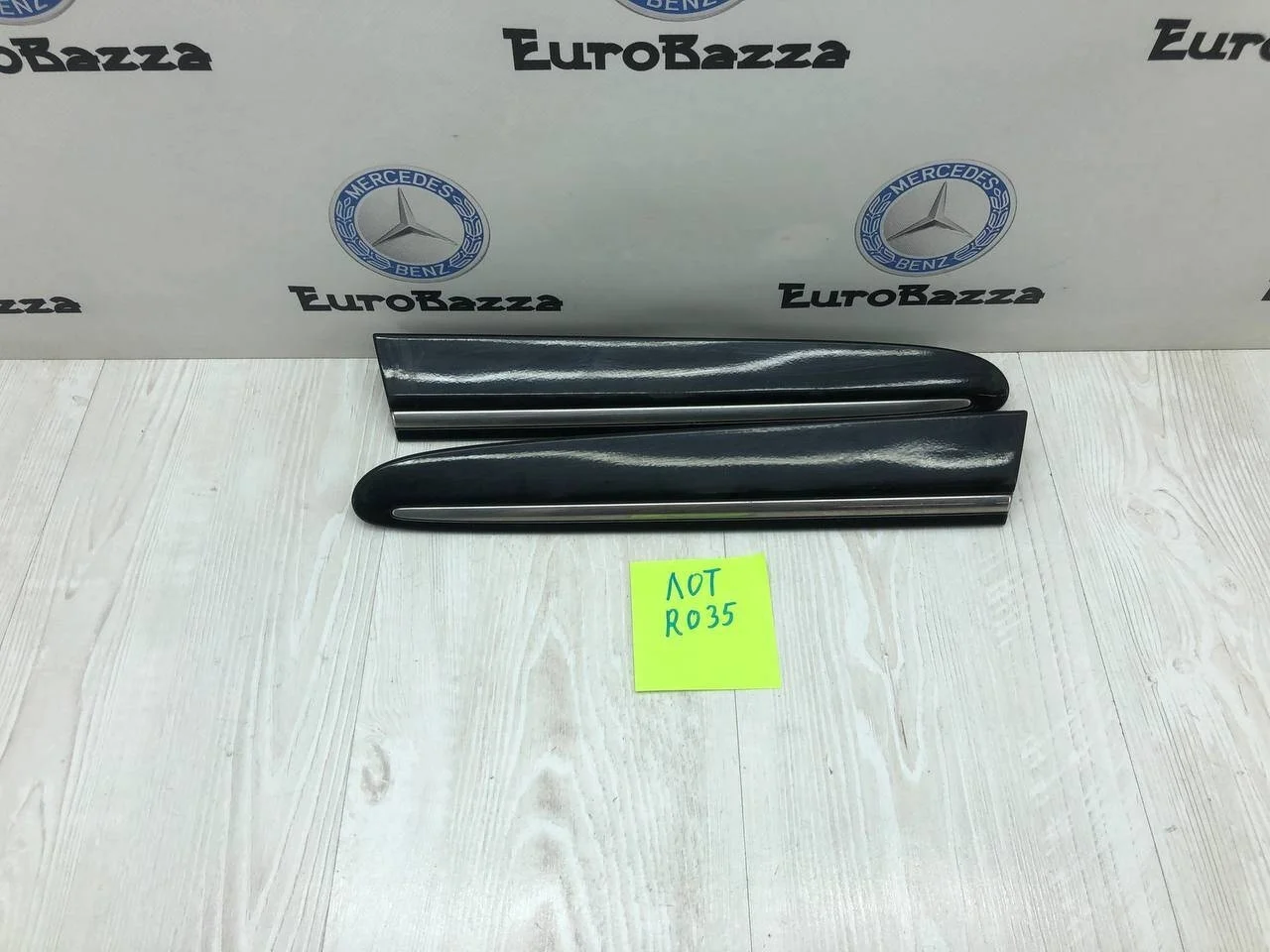 Молдинг кузова задний Mercedes W209