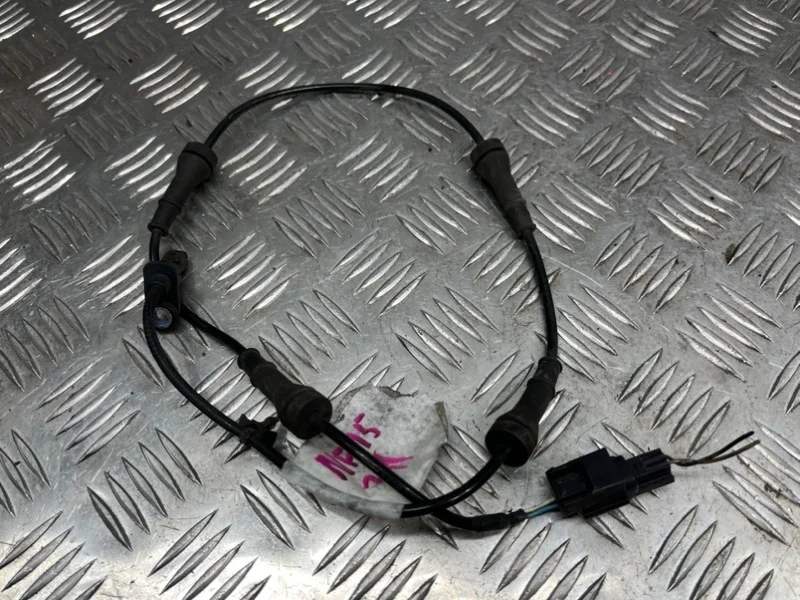 Датчик abs Nissan Juke F15
