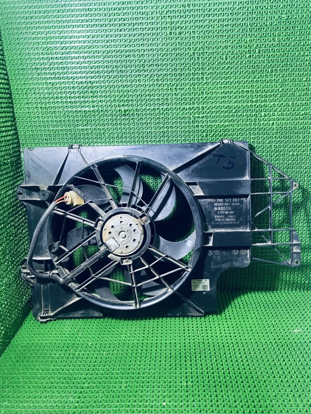 Диффузор вентилятора Volkswagen Golf R32 V (2005—2008) В наличии