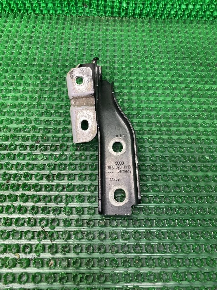 Петля капота левая AUDI S3 8P рестайлинг 2 (2008—2012) В наличии