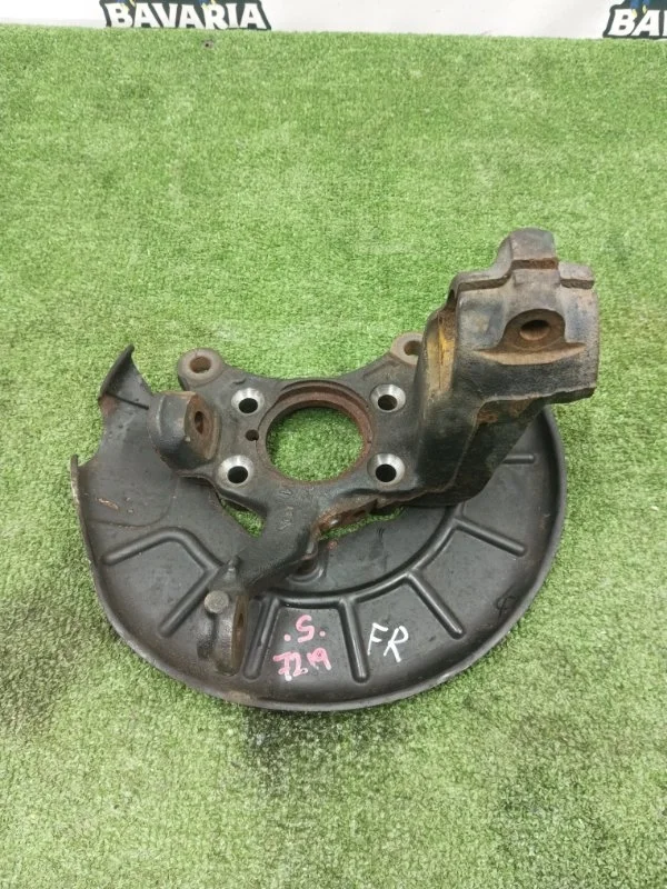 Кулак передний правый volkswagen Tiguan 2011 1K0407256AA 5N1 CCZ